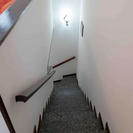 Vista Lago-Appartamento Funzionale Con Vista Varese Exterior foto