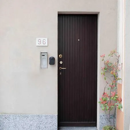 Vista Lago-Appartamento Funzionale Con Vista Varese Exterior foto