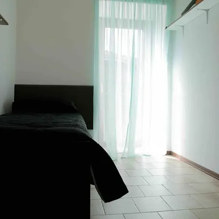 Vista Lago-Appartamento Funzionale Con Vista Varese Exterior foto