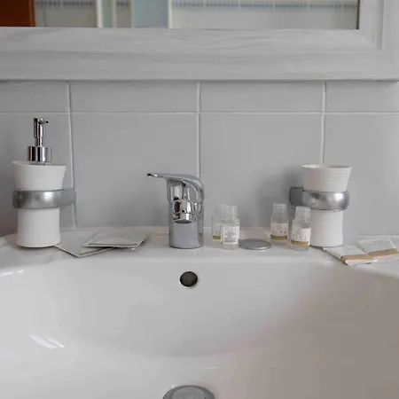 Vista Lago-Appartamento Funzionale Con Vista Varese Exterior foto